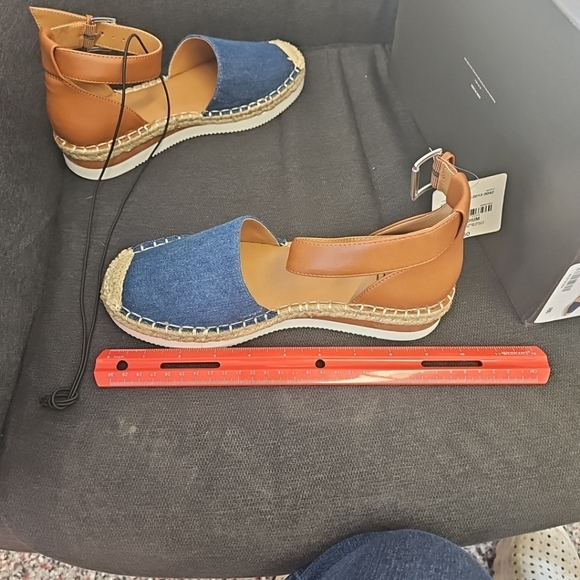 NIB a.n.a Women's Size 6.5 Carrie Denim Dressy Flat Sandals Crochet Accents - Picture 9 of 9